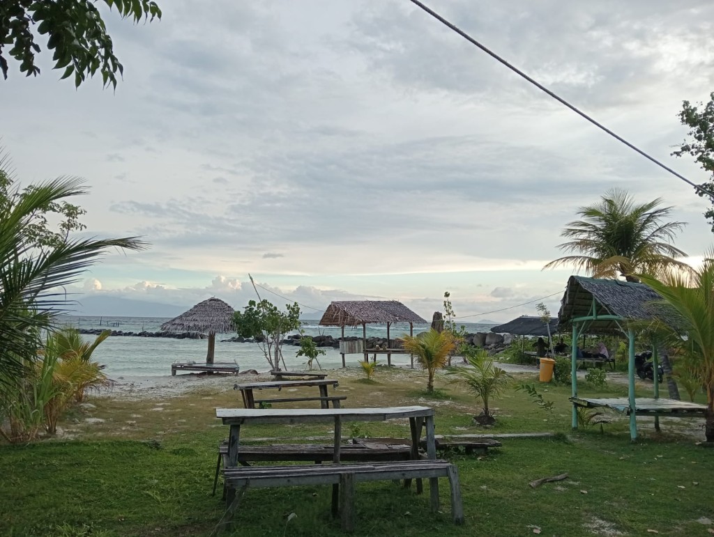 permandangan di pondok-pondok pantai pasir putih